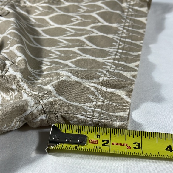 The North Face womens maywood tan white geometric linen 2.5" shorts - size 8 - Picture 9 of 10